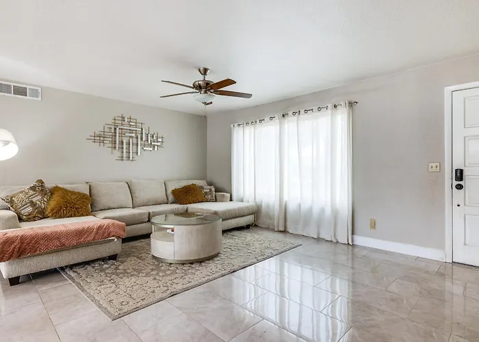 Backyard Oasis! Family-friendly Retreat * Tempe