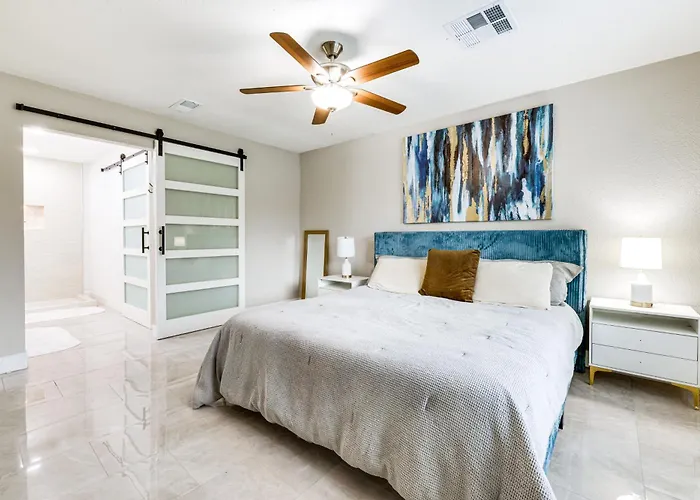Backyard Oasis! Family-friendly Retreat * Tempe