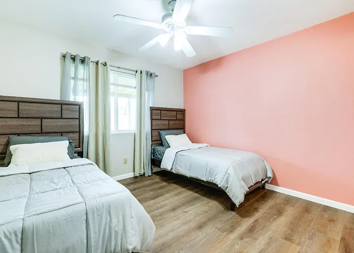 Backyard Oasis! Family-friendly Retreat * Tempe