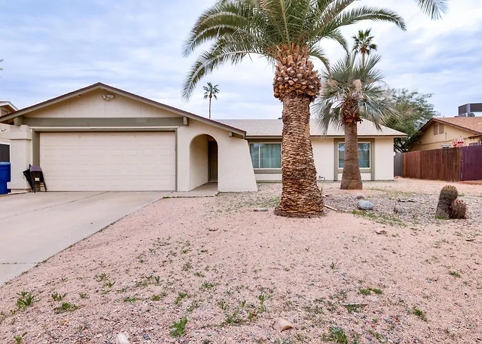 Backyard Oasis! Family-friendly Retreat Holiday home *